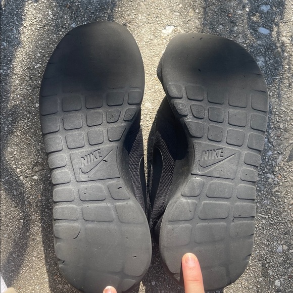 Black Athletic nike roshe run Sneakers - Picture 2 of 4